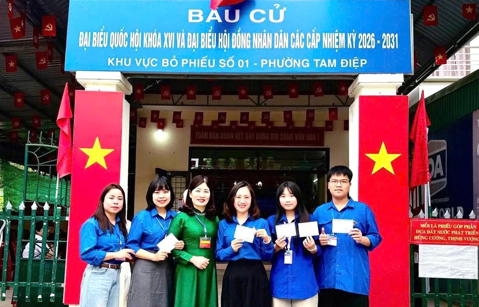 Tuổi trẻ Ninh Bình xung kích hỗ trợ Ngày hội toàn dân tham gia bầu cử Tuổi trẻ Ninh Bình xung kích hỗ trợ Ngày hội toàn dân tham gia bầu cử