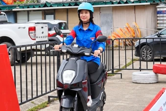 Tuổi trẻ Thái Nguyên học xử lý sự cố khi đi xe máy, xe điện an toàn