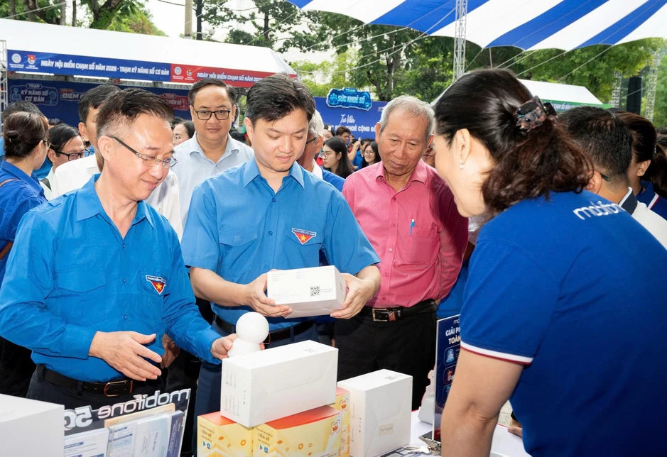 Tuổi trẻ TPHCM hứng khởi mang 'Mùa hè số' vào hè tình nguyện Tuổi trẻ TPHCM hứng khởi mang 'Mùa hè số' vào hè tình nguyện