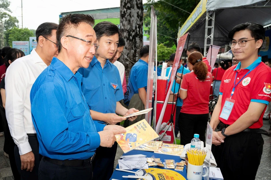 Tuổi trẻ TPHCM hứng khởi mang 'Mùa hè số' vào hè tình nguyện Tuổi trẻ TPHCM hứng khởi mang 'Mùa hè số' vào hè tình nguyện
