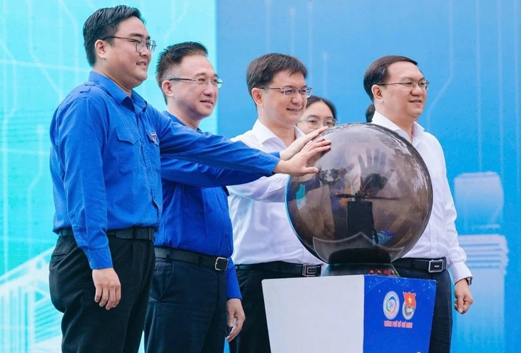 Tuổi trẻ TP.HCM khởi động 'Mùa hè số' Tuổi trẻ TP.HCM khởi động 'Mùa hè số'