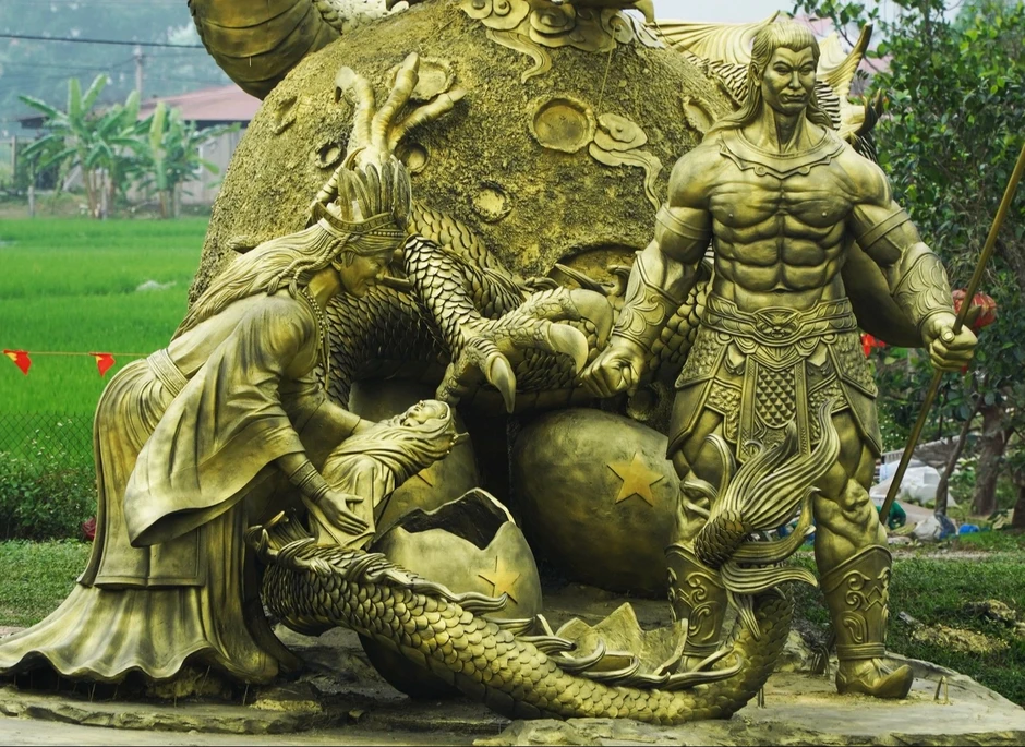 Tượng Cội Nguồn nặng 25 tấn ở Bắc Ninh gây sốt Tượng Cội Nguồn nặng 25 tấn ở Bắc Ninh gây sốt