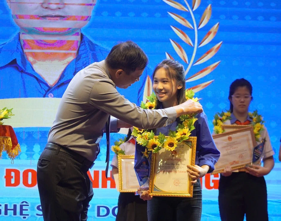 Tuyên dương 20 Gương mặt trẻ tiêu biểu Quảng Trị lần thứ I Tuyên dương 20 Gương mặt trẻ tiêu biểu Quảng Trị lần thứ I