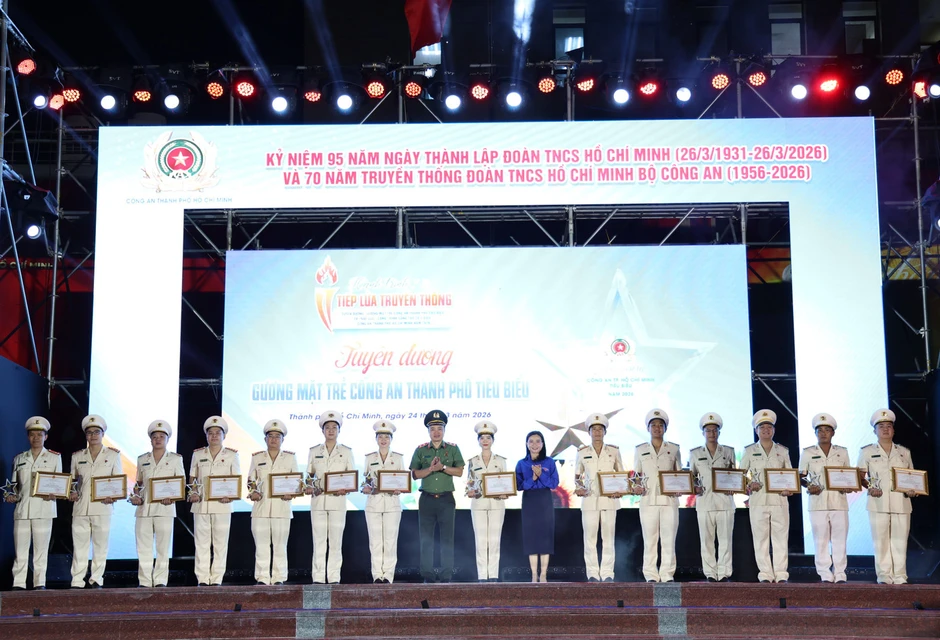 Tuyên dương 30 Gương mặt trẻ tiêu biểu Công an TPHCM Tuyên dương 30 Gương mặt trẻ tiêu biểu Công an TPHCM