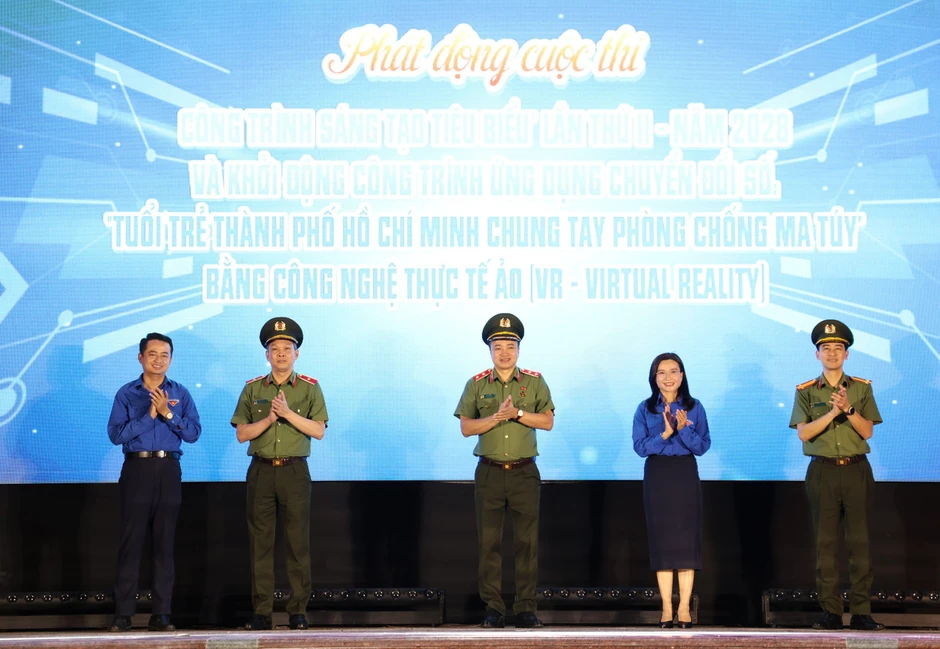 Tuyên dương 30 Gương mặt trẻ tiêu biểu Công an TPHCM Tuyên dương 30 Gương mặt trẻ tiêu biểu Công an TPHCM
