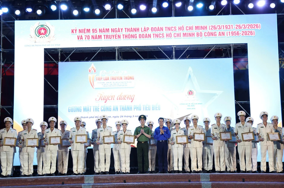 Tuyên dương 30 Gương mặt trẻ tiêu biểu Công an TPHCM Tuyên dương 30 Gương mặt trẻ tiêu biểu Công an TPHCM
