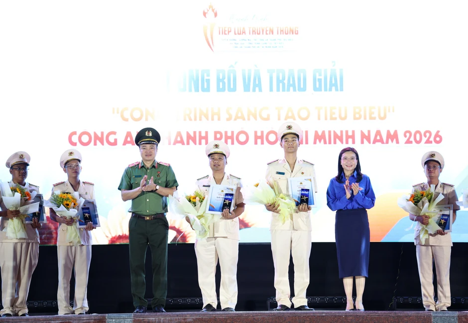 Tuyên dương 30 Gương mặt trẻ tiêu biểu Công an TPHCM Tuyên dương 30 Gương mặt trẻ tiêu biểu Công an TPHCM