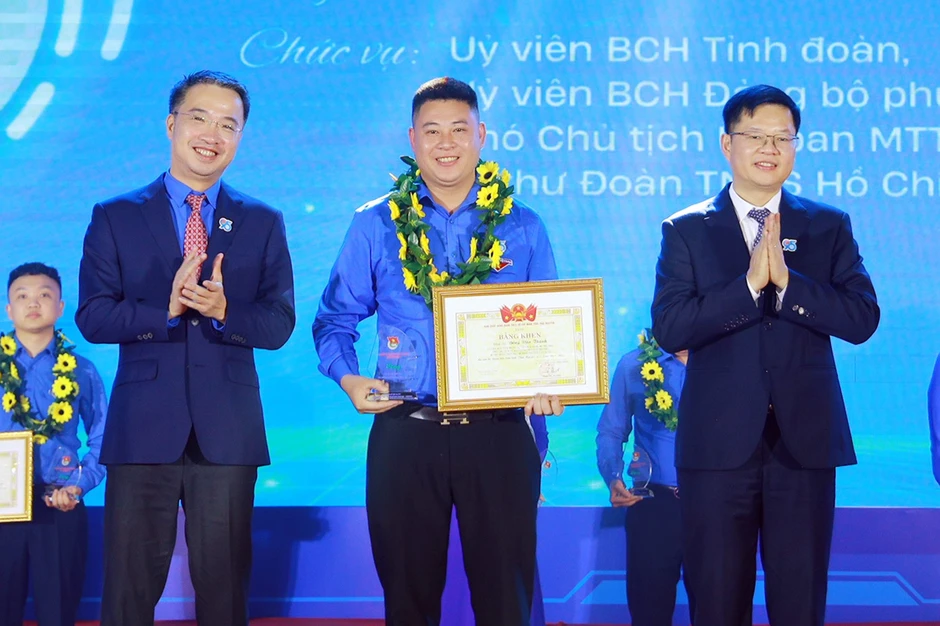 Tuyên dương 60 ‘thủ lĩnh áo xanh’ Thái Nguyên Tuyên dương 60 ‘thủ lĩnh áo xanh’ Thái Nguyên