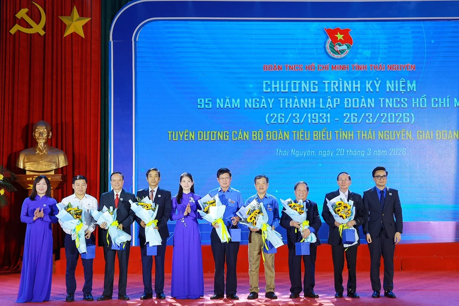 Tuyên dương 60 ‘thủ lĩnh áo xanh’ Thái Nguyên Tuyên dương 60 ‘thủ lĩnh áo xanh’ Thái Nguyên