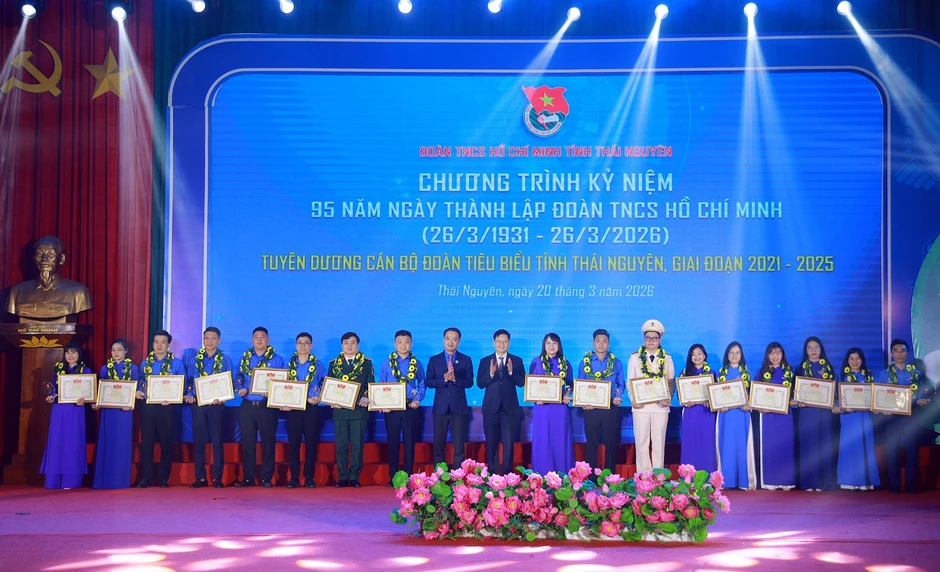 Tuyên dương 60 ‘thủ lĩnh áo xanh’ Thái Nguyên Tuyên dương 60 ‘thủ lĩnh áo xanh’ Thái Nguyên