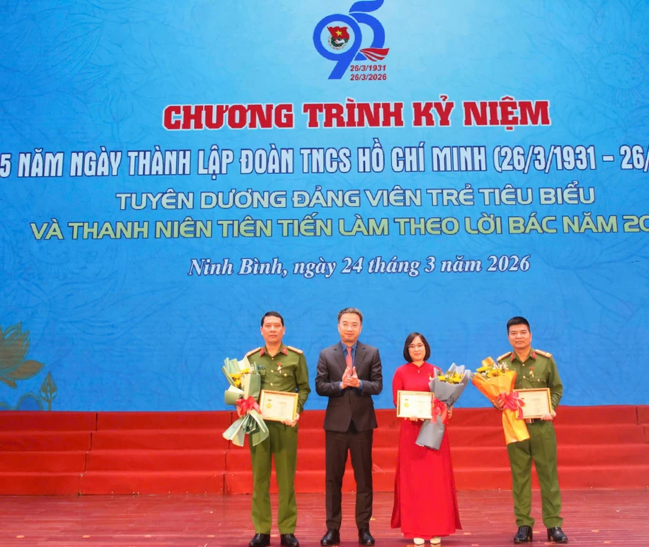 Tuyên dương 95 đảng viên trẻ tiêu biểu và thanh niên tiên tiến làm theo lời Bác tỉnh Ninh Bình