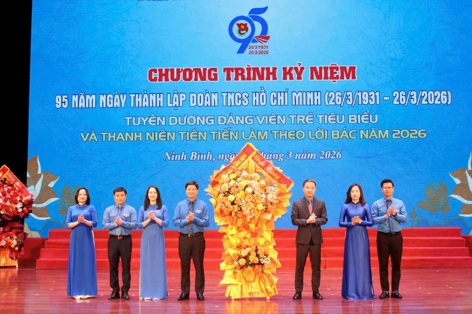 Tuyên dương 95 đảng viên trẻ tiêu biểu và thanh niên tiên tiến làm theo lời Bác tỉnh Ninh Bình