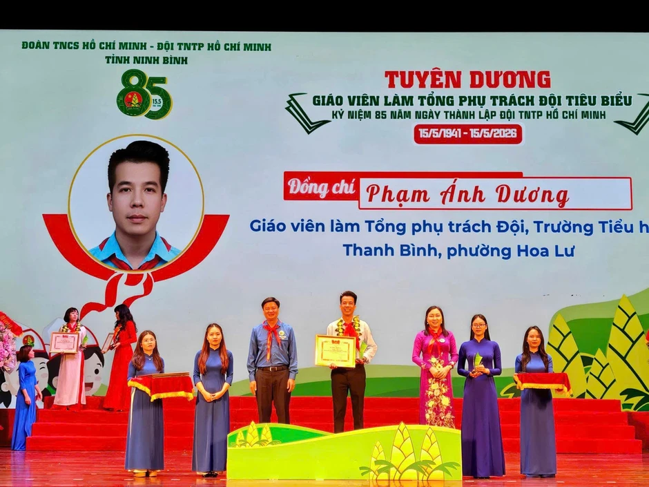 Tuyên dương Tổng phụ trách Đội tiêu biểu và Chỉ huy Đội giỏi tỉnh Ninh Bình, Huế Tuyên dương Tổng phụ trách Đội tiêu biểu và Chỉ huy Đội giỏi tỉnh Ninh Bình, Huế