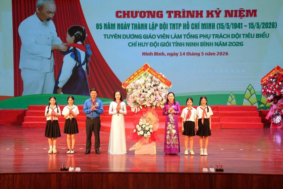 Tuyên dương Tổng phụ trách Đội tiêu biểu và Chỉ huy Đội giỏi tỉnh Ninh Bình, Huế Tuyên dương Tổng phụ trách Đội tiêu biểu và Chỉ huy Đội giỏi tỉnh Ninh Bình, Huế