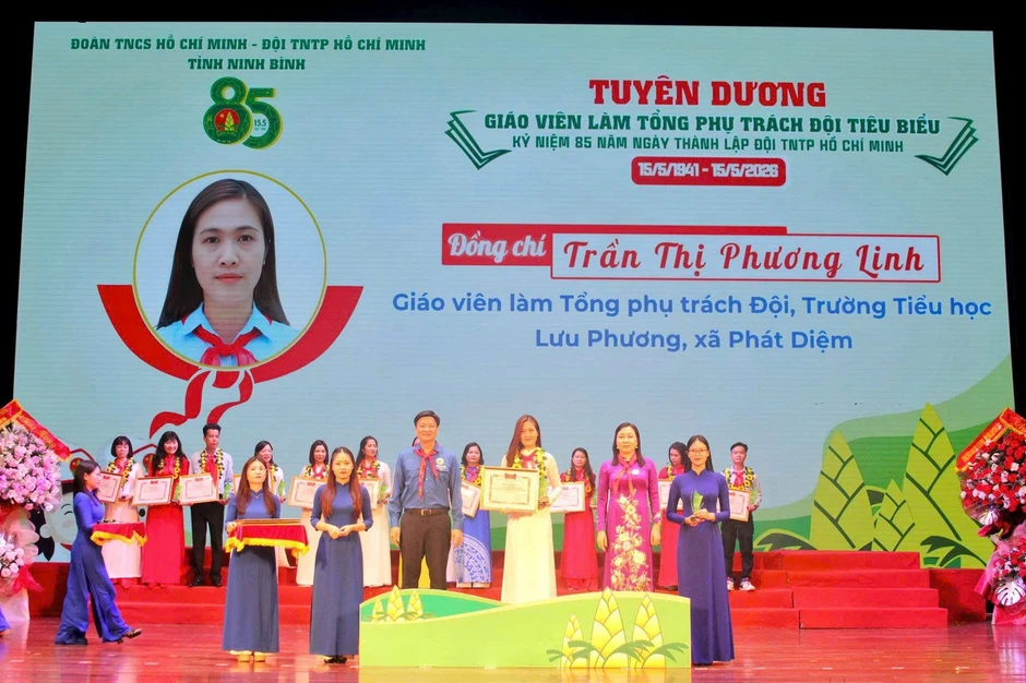 Tuyên dương Tổng phụ trách Đội tiêu biểu và Chỉ huy Đội giỏi tỉnh Ninh Bình, Huế Tuyên dương Tổng phụ trách Đội tiêu biểu và Chỉ huy Đội giỏi tỉnh Ninh Bình, Huế