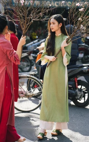 Vì sao người trẻ chủ động 'yêu' áo dài dù từng ngại ngùng với trang phục này? Vì sao người trẻ chủ động 'yêu' áo dài dù từng ngại ngùng với trang phục này?