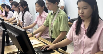 Vì sao thi giỏi nghề vẫn phải giỏi cả tiếng Anh?
