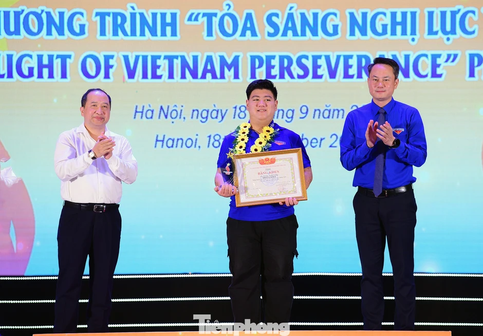 Vinh danh 26 gương thanh niên 'Tỏa sáng Nghị lực Việt' năm 2026 Vinh danh 26 gương thanh niên 'Tỏa sáng Nghị lực Việt' năm 2026