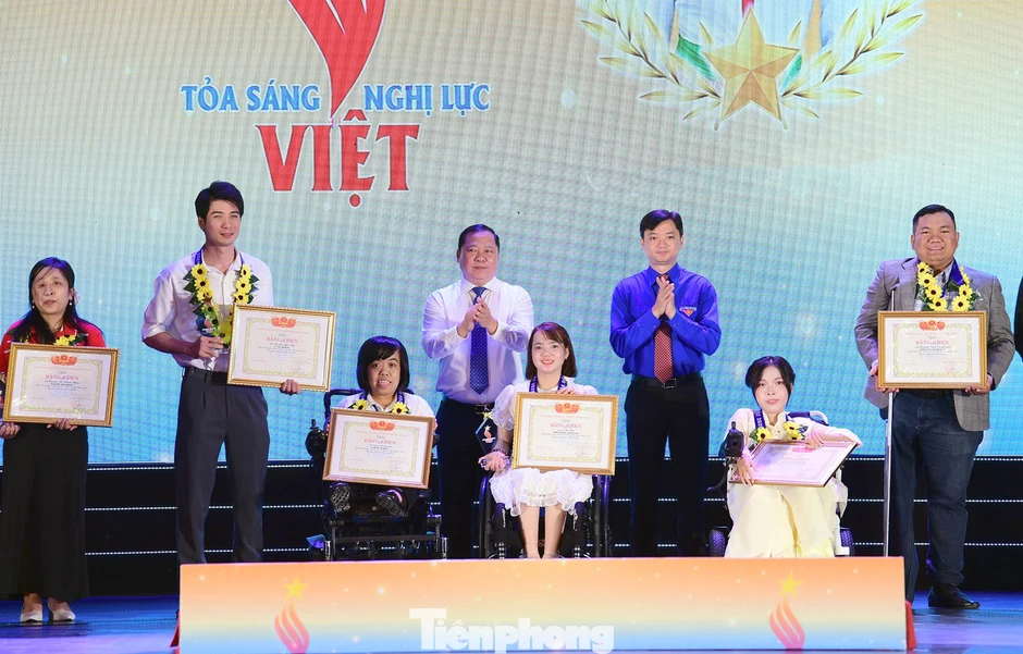Vinh danh 26 gương thanh niên 'Tỏa sáng Nghị lực Việt' năm 2026 Vinh danh 26 gương thanh niên 'Tỏa sáng Nghị lực Việt' năm 2026
