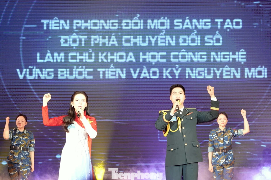 Vinh danh 6 thủ lĩnh Đoàn xuất sắc nhất hội thi toàn quân Vinh danh 6 thủ lĩnh Đoàn xuất sắc nhất hội thi toàn quân