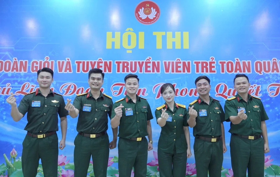 Vinh danh 6 thủ lĩnh Đoàn xuất sắc nhất hội thi toàn quân Vinh danh 6 thủ lĩnh Đoàn xuất sắc nhất hội thi toàn quân