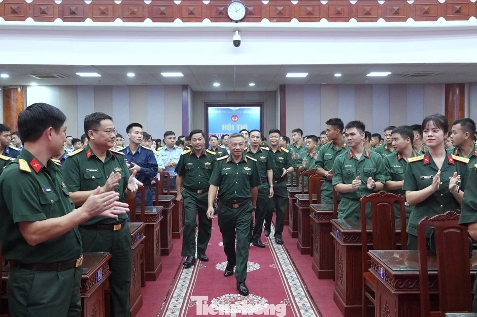 Vinh danh 6 thủ lĩnh Đoàn xuất sắc nhất hội thi toàn quân Vinh danh 6 thủ lĩnh Đoàn xuất sắc nhất hội thi toàn quân