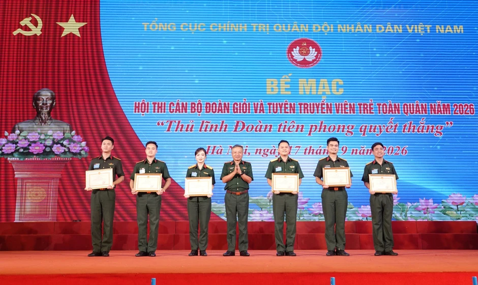 Vinh danh 6 thủ lĩnh Đoàn xuất sắc nhất hội thi toàn quân Vinh danh 6 thủ lĩnh Đoàn xuất sắc nhất hội thi toàn quân
