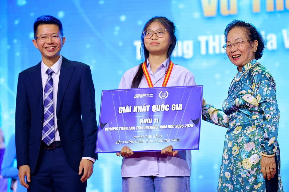 Vinh danh và trao giải quốc gia cuộc thi Olympic tiếng Anh trên Internet Vinh danh và trao giải quốc gia cuộc thi Olympic tiếng Anh trên Internet