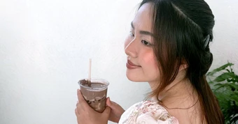 'Vũ trụ lặng im' của người điếc cần chiếc ốc tai tình thương