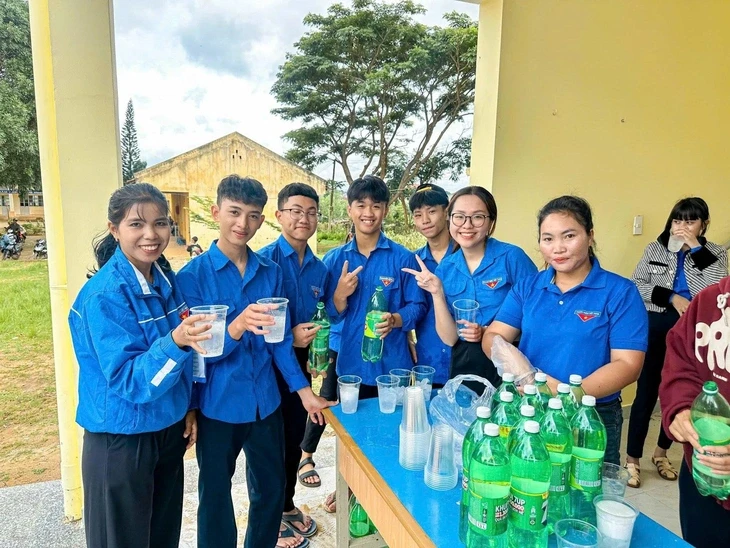 'Vũ trụ lặng im' của người khiếm thính cần chiếc ốc tai tình thương 'Vũ trụ lặng im' của người khiếm thính cần chiếc ốc tai tình thương