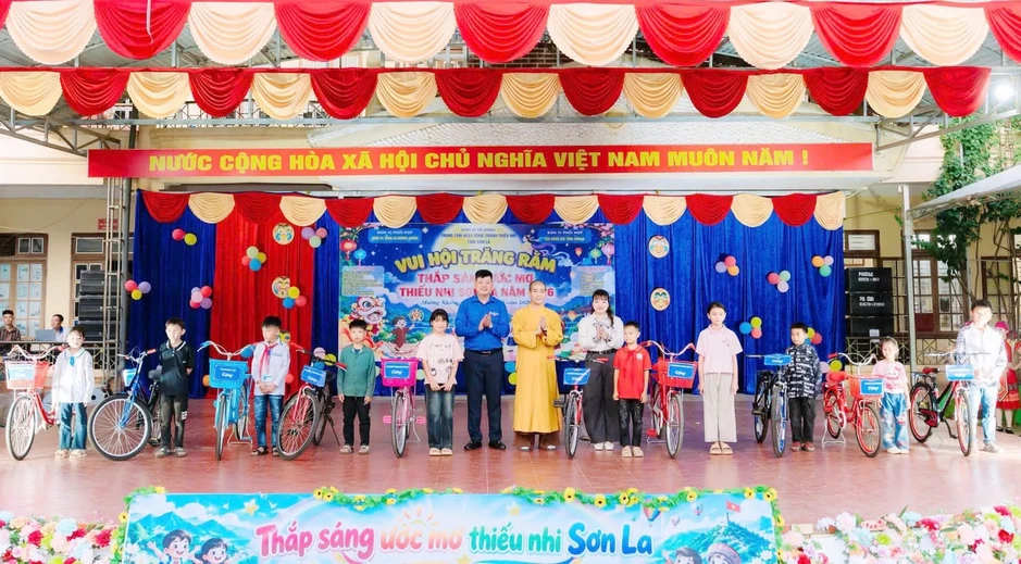 Vui Trung thu cùng thiếu nhi Sơn La, An Giang Vui Trung thu cùng thiếu nhi Sơn La, An Giang