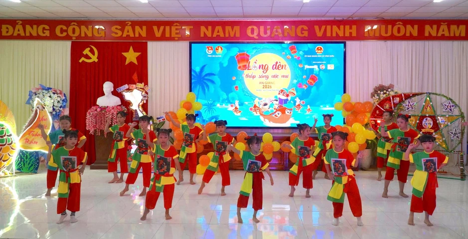 Vui Trung thu cùng thiếu nhi Sơn La, An Giang Vui Trung thu cùng thiếu nhi Sơn La, An Giang
