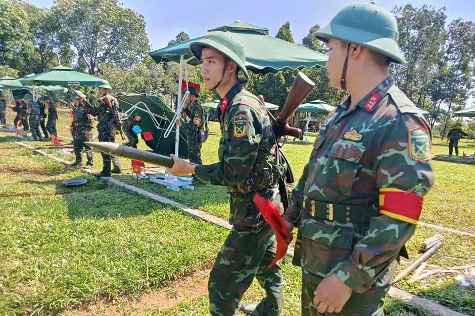 Vượt nắng lửa thao trường, tân binh Trung đoàn Tu Vũ hoàn thành tốt ‘3 tiếng nổ’