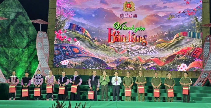 Xúc động chiến sĩ bám bản, bám làng 'Vì bình yên bản làng' tại Sơn La