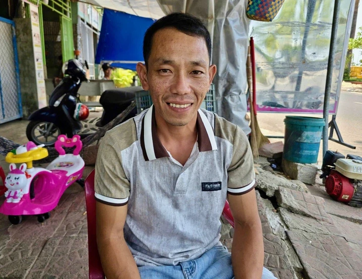 Xúc động chuyện người bỏ ghe để cứu cụ ông đi câu cá bị đột quỵ trên biển Xúc động chuyện người bỏ ghe để cứu cụ ông đi câu cá bị đột quỵ trên biển
