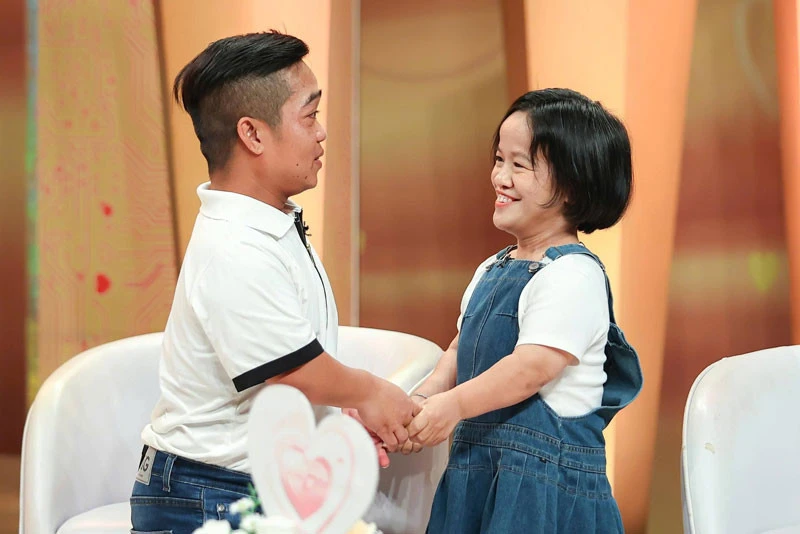 Yêu chàng trai 1m30, cô gái Gia Lai giấu gia đình làm đám cưới Yêu chàng trai 1m30, cô gái Gia Lai giấu gia đình làm đám cưới