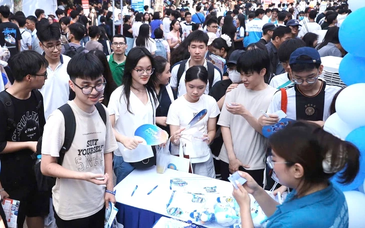 ‘Em xinh’ DANMY mang bản rap mới toanh đến Ngày hội tư vấn tuyển sinh 2026