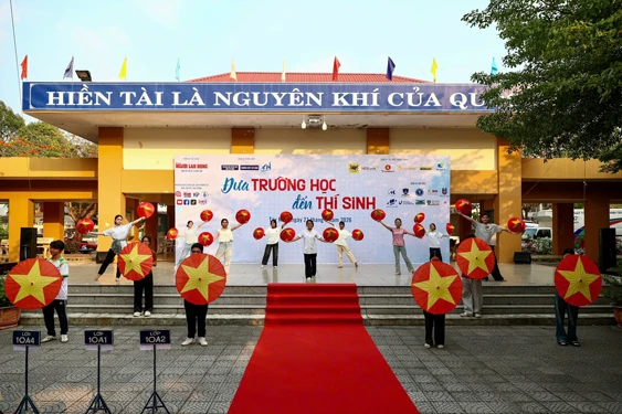 "Đưa trường học đến thí sinh" tại Tây Ninh: Những yếu tố cốt lõi để phát triển nghề nghiệp "Đưa trường học đến thí sinh" tại Tây Ninh: Những yếu tố cốt lõi để phát triển nghề nghiệp