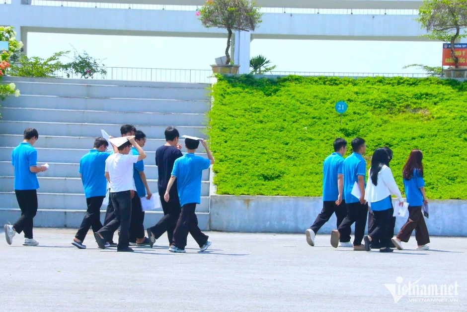 326 thí sinh ở Tuyên Quang bước vào buổi thi lại tốt nghiệp THPT môn Ngữ văn 326 thí sinh ở Tuyên Quang bước vào buổi thi lại tốt nghiệp THPT môn Ngữ văn