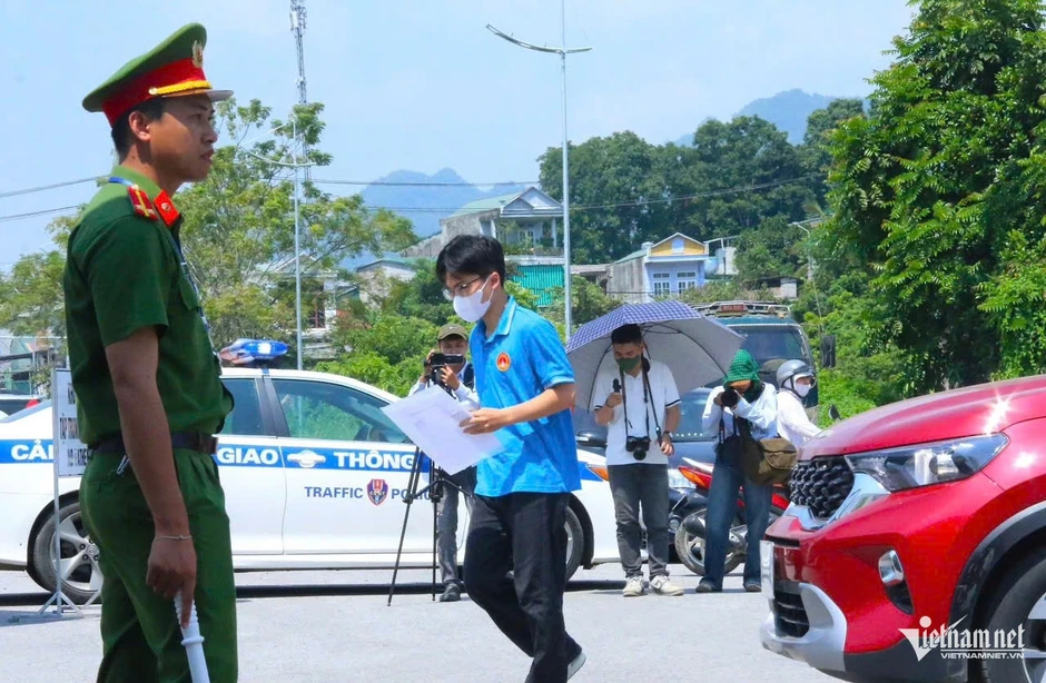 326 thí sinh ở Tuyên Quang làm thủ tục, nghe phổ biến quy chế thi lại tốt nghiệp 326 thí sinh ở Tuyên Quang làm thủ tục, nghe phổ biến quy chế thi lại tốt nghiệp
