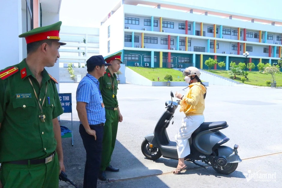326 thí sinh ở Tuyên Quang làm thủ tục, nghe phổ biến quy chế thi lại tốt nghiệp 326 thí sinh ở Tuyên Quang làm thủ tục, nghe phổ biến quy chế thi lại tốt nghiệp