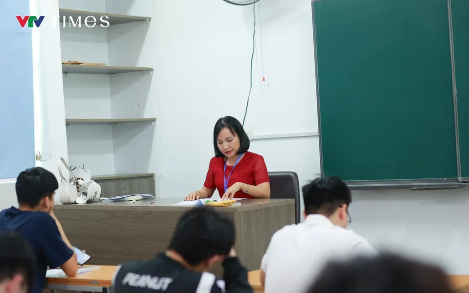 Bộ GD&ĐT nói gì về thi tốt nghiệp THPT trên máy tính từ 2027? Bộ GD&ĐT nói gì về thi tốt nghiệp THPT trên máy tính từ 2027?