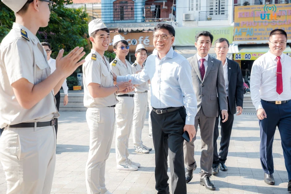 Bổ nhiệm lại Hiệu trưởng và các Phó Hiệu trưởng Trường ĐH Giao thông Vận tải TP.HCM Bổ nhiệm lại Hiệu trưởng và các Phó Hiệu trưởng Trường ĐH Giao thông Vận tải TP.HCM