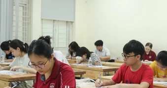 Bỏ phân tuyến, nới hộ khẩu: Thi lớp 10 Hà Nội có bớt căng?