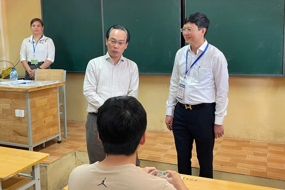 Bộ trưởng Hoàng Minh Sơn thị sát điểm thi tốt nghiệp THPT 2026 Bộ trưởng Hoàng Minh Sơn thị sát điểm thi tốt nghiệp THPT 2026