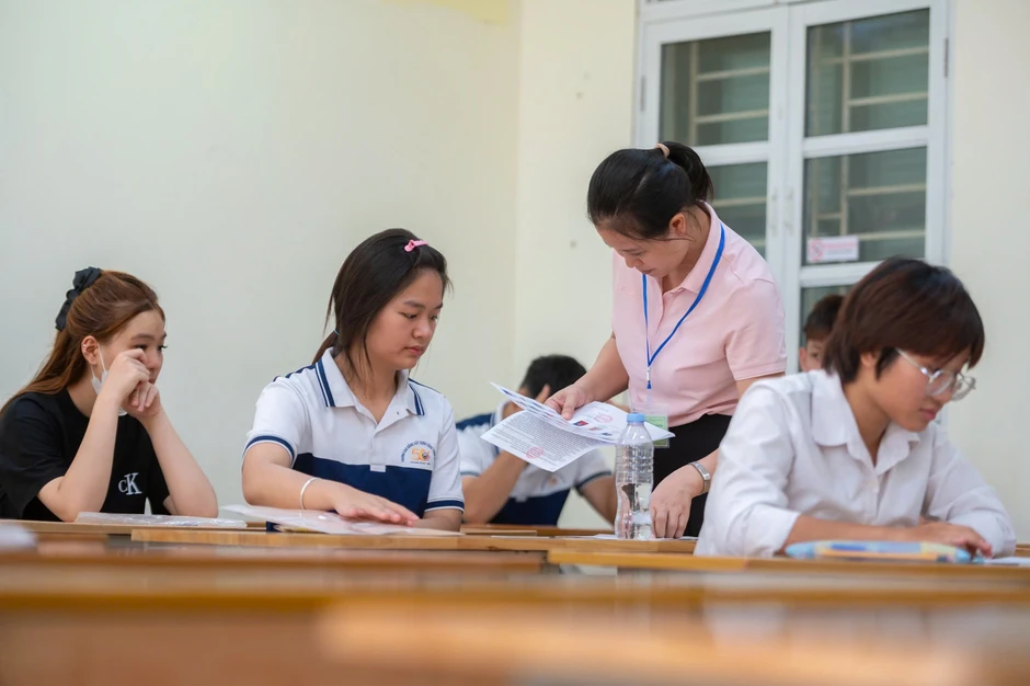 Bộ trưởng Hoàng Minh Sơn thị sát điểm thi tốt nghiệp THPT 2026 Bộ trưởng Hoàng Minh Sơn thị sát điểm thi tốt nghiệp THPT 2026