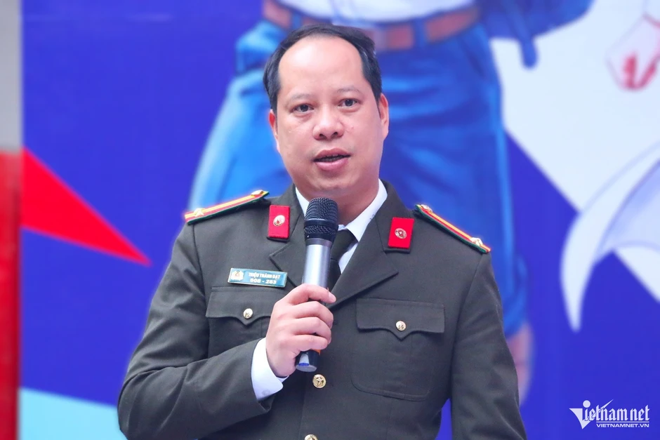 Cận thị từ bao nhiêu độ trở lên không thể vào các trường công an năm 2026?
