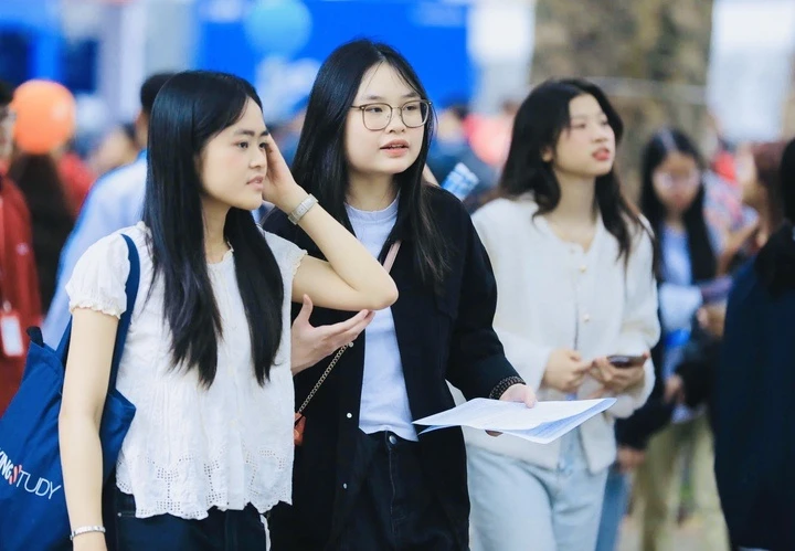 Cận trên 3 độ sẽ bị loại ngay từ vòng sơ tuyển trường công an Cận trên 3 độ sẽ bị loại ngay từ vòng sơ tuyển trường công an