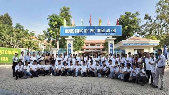 Chỉ tiêu tuyển sinh lớp 10 ở Cần Thơ, Tây Ninh, Đồng Tháp, Vĩnh Long, Cà Mau và An Giang Chỉ tiêu tuyển sinh lớp 10 ở Cần Thơ, Tây Ninh, Đồng Tháp, Vĩnh Long, Cà Mau và An Giang
