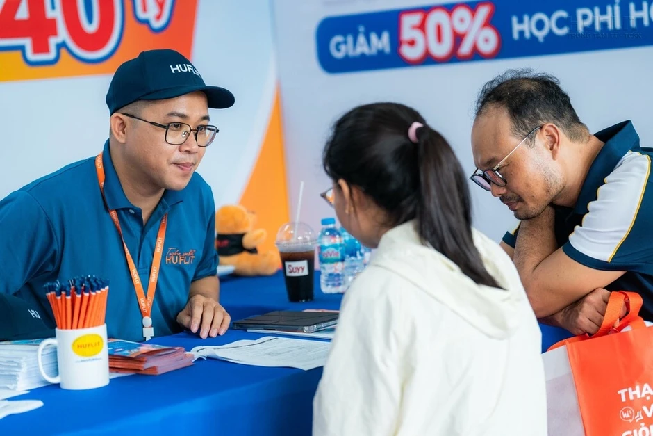 Cơ hội nhận học bổng 50% khi đăng ký nguyện vọng 1 HUFLIT Cơ hội nhận học bổng 50% khi đăng ký nguyện vọng 1 HUFLIT